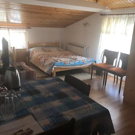 Стаи За Гости Лилови * Smoljan
