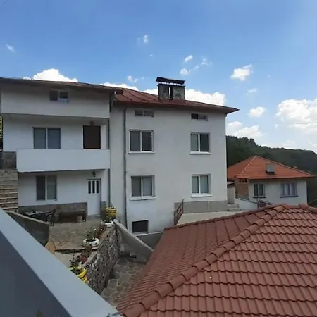 Стаи За Гости Лилови Penzion *